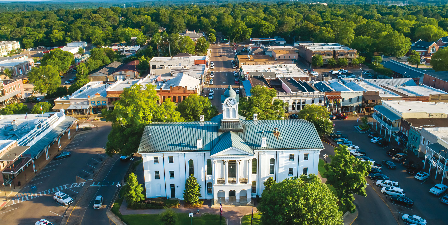 An image of the The Lafayette County Courthouse in center downtown